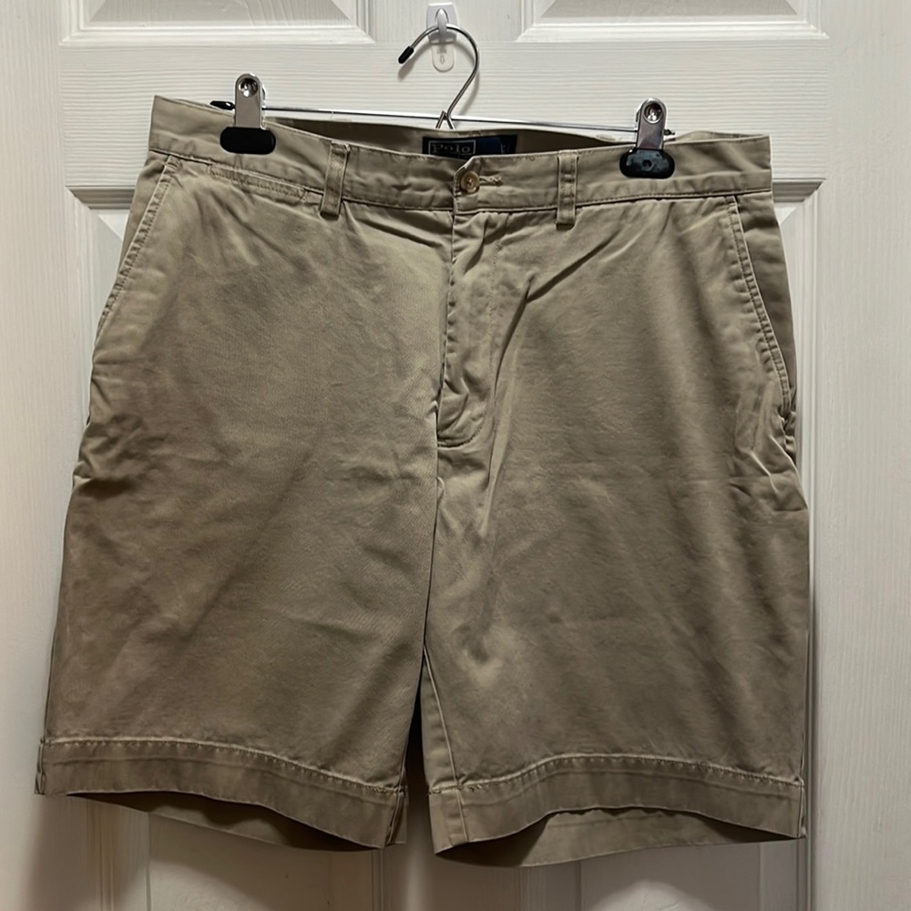 Khaki Polo by Ralph Lauren “Prospect short”